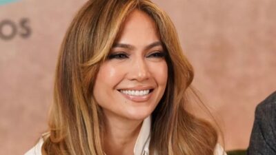 J.Lo's (Jennifer Lopez) is a big fan of UGG's, and