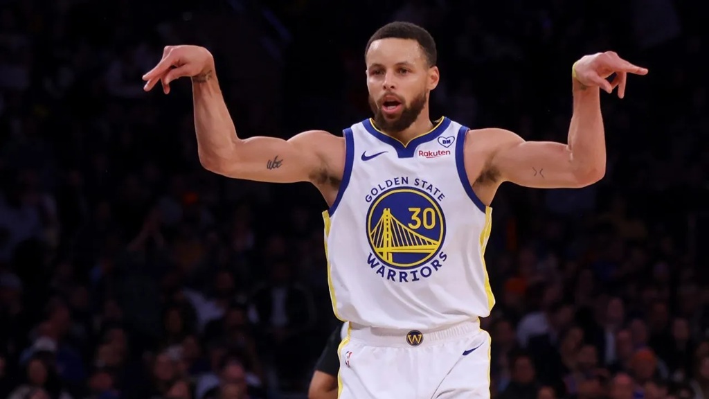 Stephen Curry became the first Golden State Warriors player in