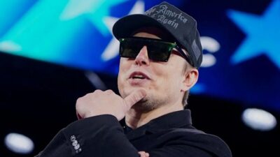 Hundreds of thousands of people have signed a petition to