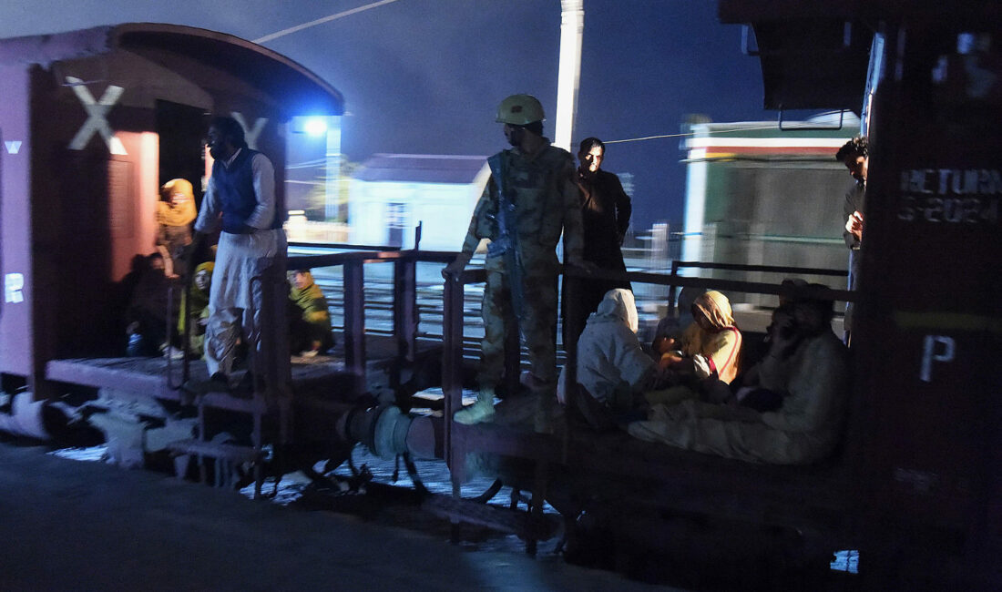 Pakistani forces have freed 190 passengers from a train that