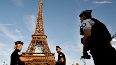 France plans to distribute a “survival manual” to every household