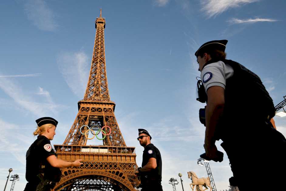 France plans to distribute a “survival manual” to every household