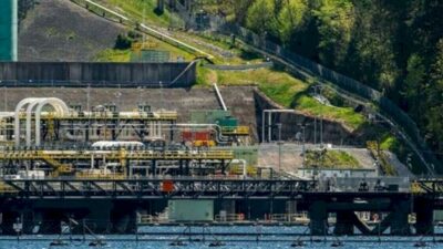 An expanded oil pipeline will enable Canada to distribute its