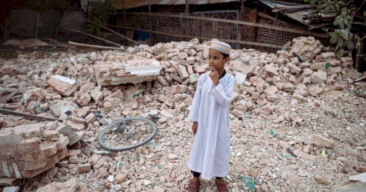 myanmar-earthquake:-rescue-efforts-continue-as-‘smell-of-dead-bodies-permeates-streets’