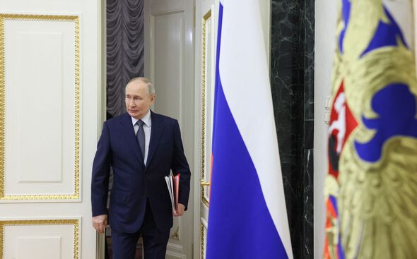 Putin-enters-a-room-holding-a-folder-6045287.jpg?r=1742838268067